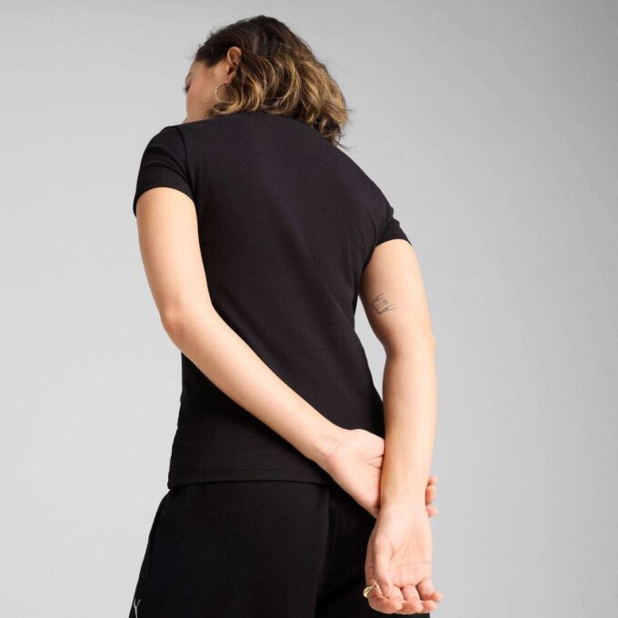 Camiseta ajustada para mujer con elementos esenciales de armario