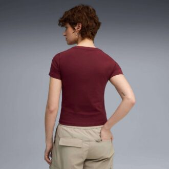 Camiseta ajustada para mujer con elementos esenciales de armario