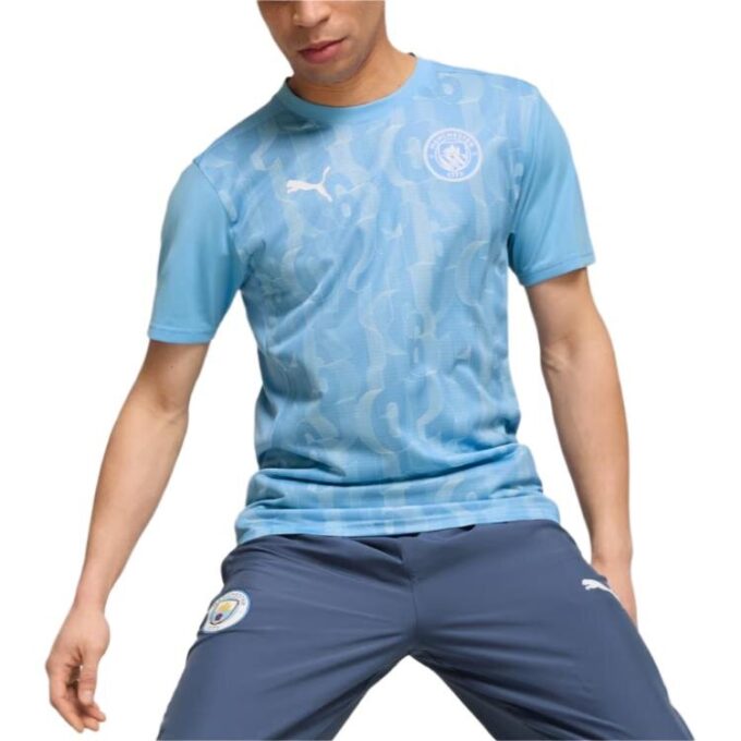 Camiseta azul del Manchester City antes del partido