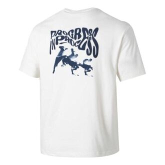 Camiseta blanca con bolsillo y logo
