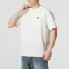 Camiseta blanca con bolsillo y logo