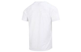 Camiseta blanca con el logotipo de entrenamiento