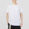 Camiseta blanca con el logotipo de entrenamiento