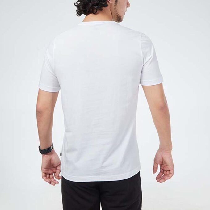 Camiseta blanca con logo grande