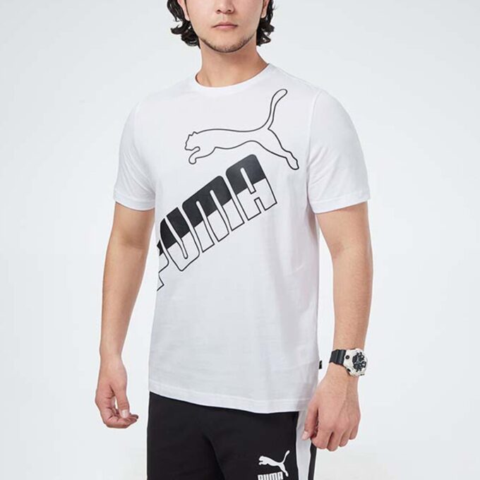 Camiseta blanca con logo grande