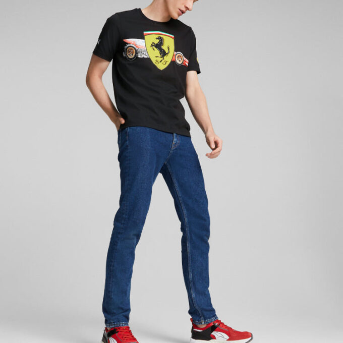Camiseta con el escudo de la Scuderia Ferrari en negro