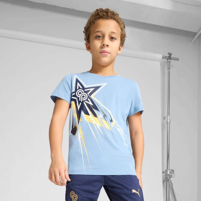 Camiseta de fútbol con el logotipo para niños grandes de PUMA x CHRISTIAN PULISIC Camiseta de fútbol con el logotipo para niños grandes de PUMA x CHRISTIAN PULISIC