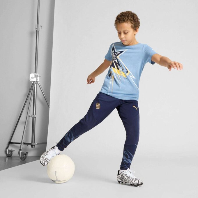 Camiseta de fútbol con el logotipo para niños grandes de PUMA x CHRISTIAN PULISIC Camiseta de fútbol con el logotipo para niños grandes de PUMA x CHRISTIAN PULISIC