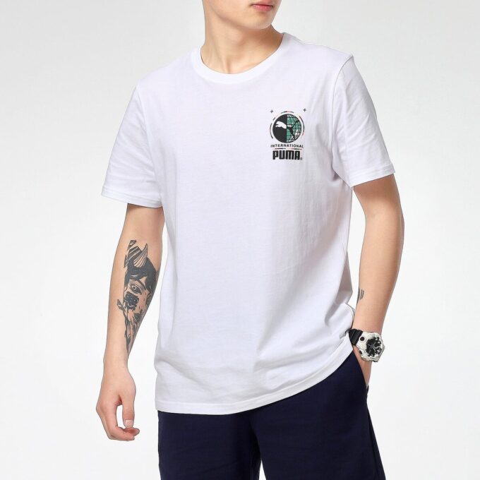 Camiseta de manga corta con estampado fotográfico de grafiti “Blanco, azul y rojo”