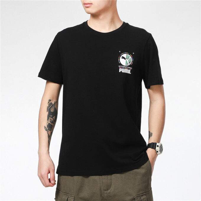 Camiseta de manga corta con estampado fotográfico de grafiti “Negro, azul y rojo”