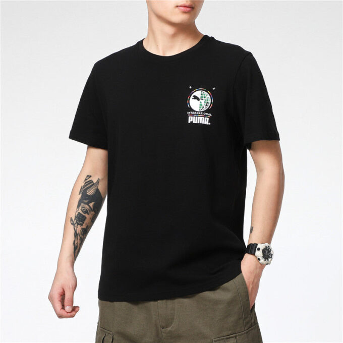 Camiseta de manga corta con estampado fotográfico de grafiti “Negro, azul y rojo”