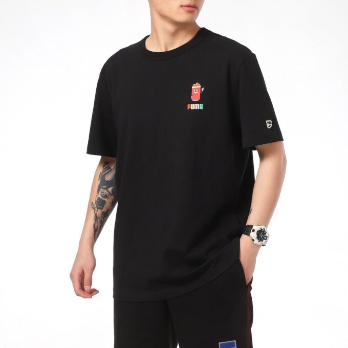 Camiseta deportiva con estampado de alfabeto, cuello redondo y manga corta, color negro