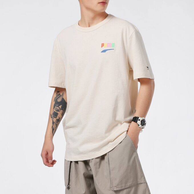 Camiseta deportiva con estampado de dibujos animados y alfabeto, cuello redondo y manga corta, color beige