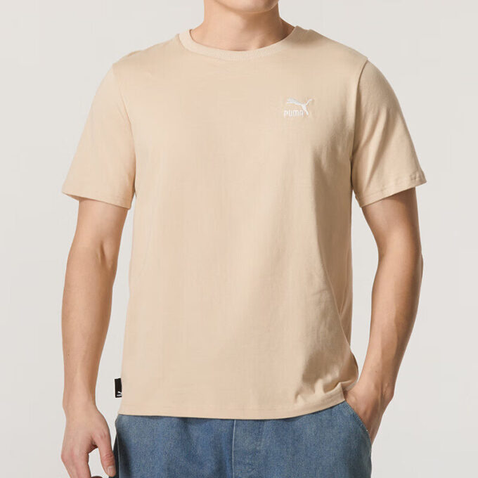 Camiseta deportiva con logo “Caqui”