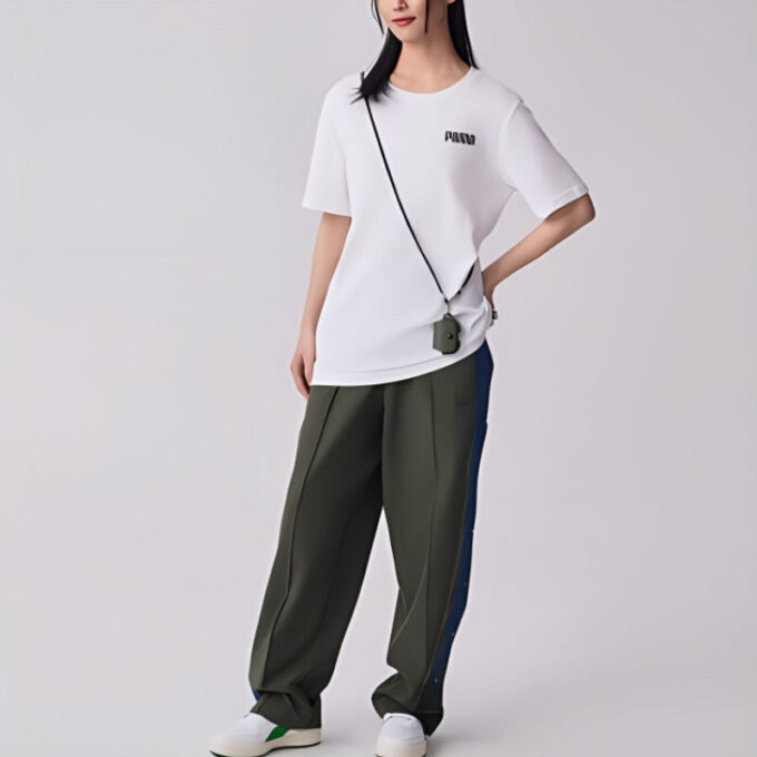 Camiseta Essentials con logo pequeño “Blanca”
