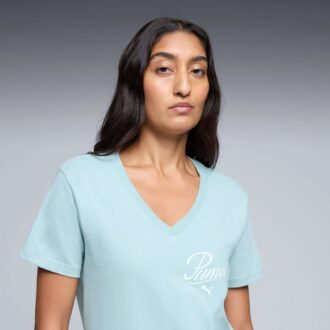 Camiseta Essentials Script con cuello en V para mujer
