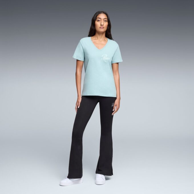 Camiseta Essentials Script con cuello en V para mujer Camiseta Essentials Script con cuello en V para mujer