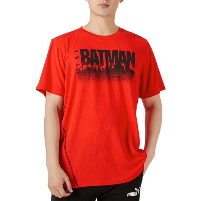 Camiseta gráfica de rendimiento PUMA x Batman “Roja”