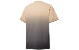 Camiseta gráfica PUMA x PRONOUNCE con efecto tie-dye degradado cruzado, deportiva, de manga corta, color caqui