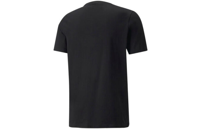 Camiseta metálica negra con el logotipo clásico