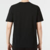 Camiseta metálica negra con el logotipo clásico