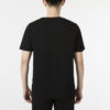 Camiseta negra con el logotipo Essentials