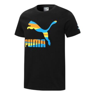 Camiseta negra con logo colorido