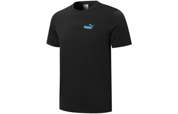 Camiseta negra con logo grande en la espalda