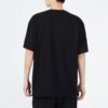 Camiseta negra con logo y bolsillo cuadrado
