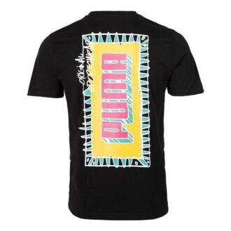 Camiseta negra con logotipo gráfico