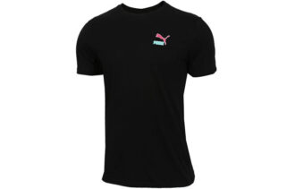 Camiseta negra con logotipo gráfico