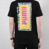 Camiseta negra con logotipo gráfico