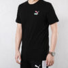 Camiseta negra con logotipo gráfico
