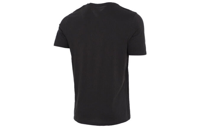 Camiseta negra de corte regular con estampado gráfico