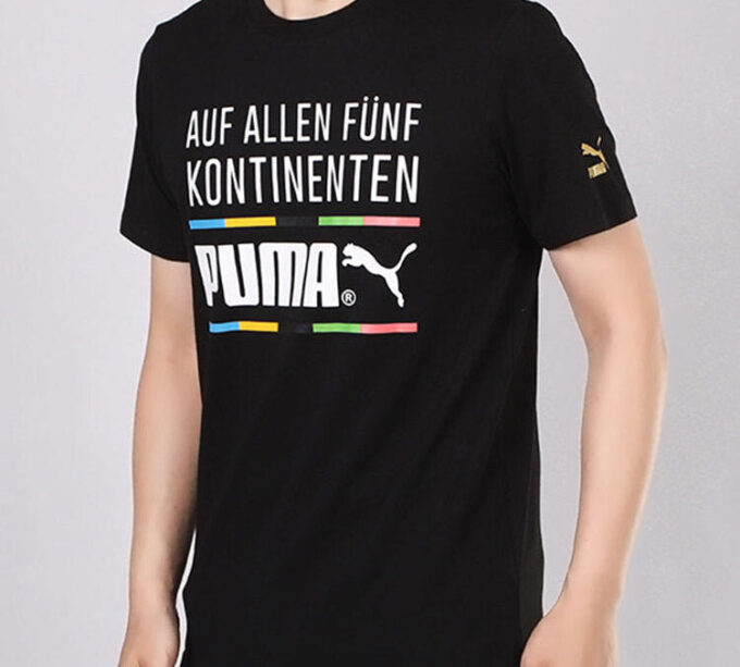 Camiseta negra de manga corta y cuello redondo con alfabeto