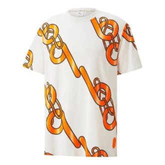 Camiseta unisex con estampado gráfico de cadena cruzada PUMA x PRONOUNCE, deportiva informal, de manga corta, color blanco cremoso