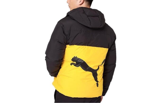 Chaqueta acolchada con logo en amarillo