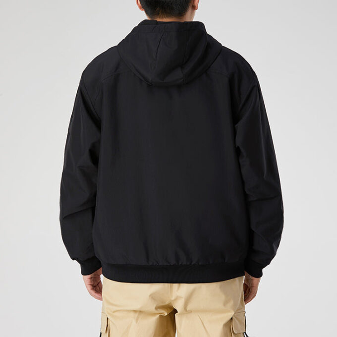 Chaqueta con capucha y cremallera completa “Negra”
