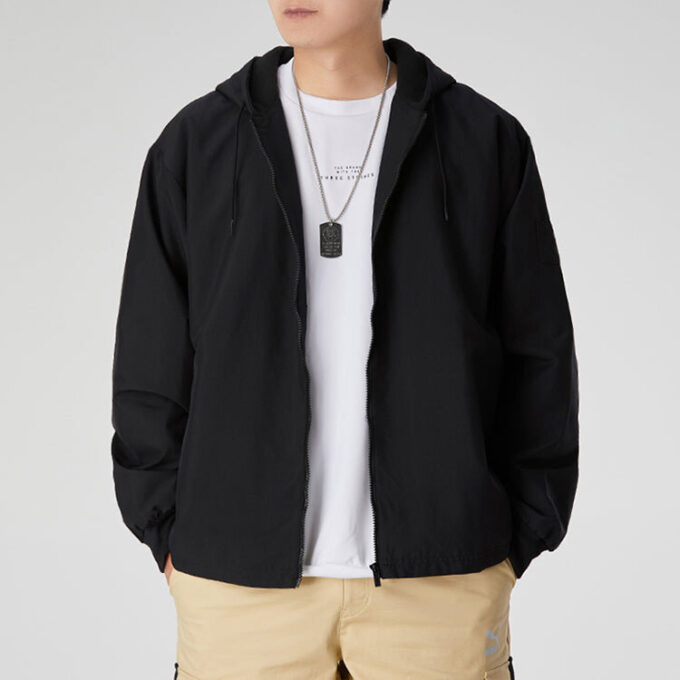 Chaqueta con capucha y cremallera completa “Negra”