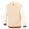 Chaqueta con cuello en V y escudo del equipo en beige