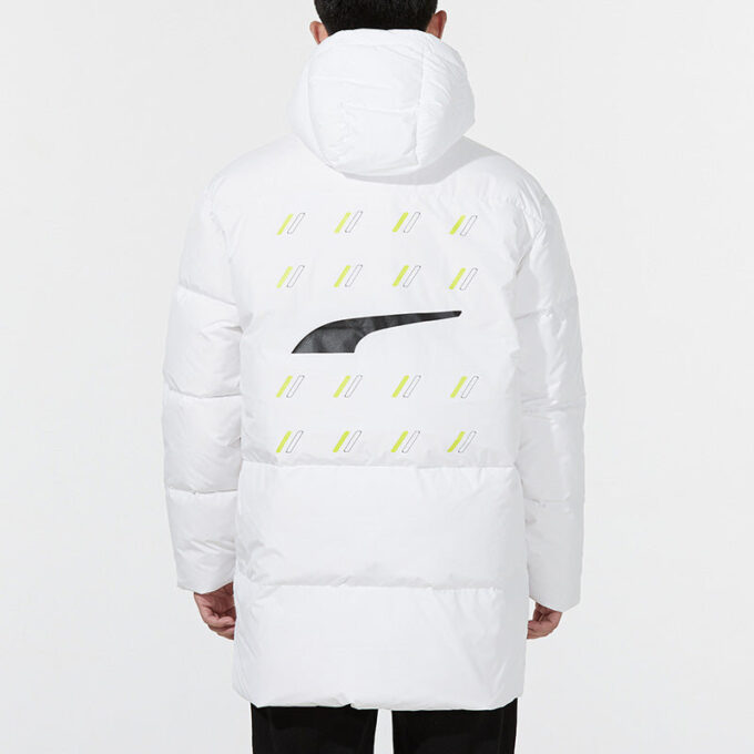 Chaqueta cortavientos de plumón blanca