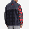 Chaqueta negra con cuello alto, cremallera y mangas largas con logotipo