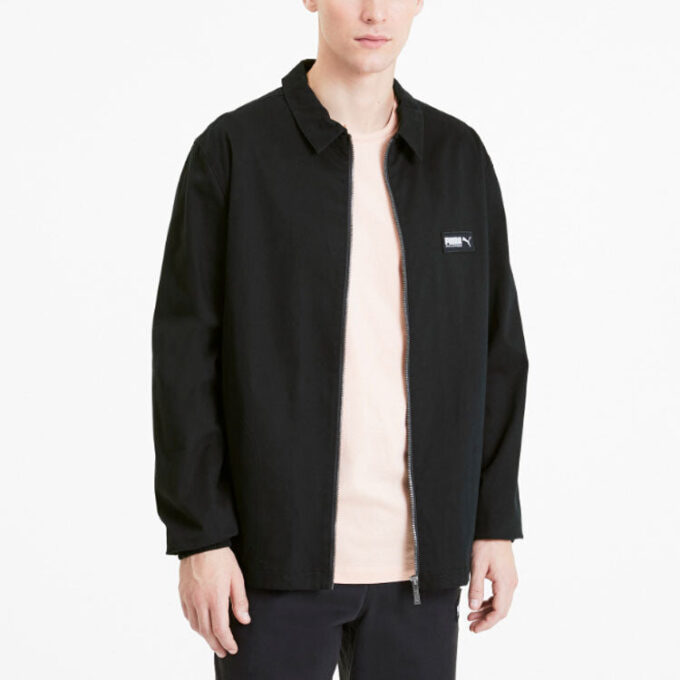 Chaqueta negra con el logotipo de Nu-tility