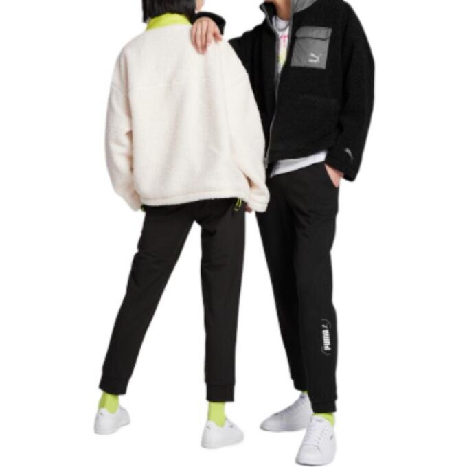 Chaqueta Sherpa con bolsillo de parche “Negra”