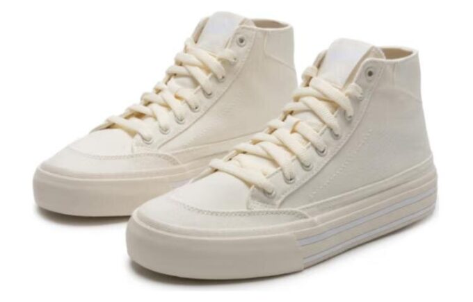 Court Classic Vulc Mid “Blanco cálido”