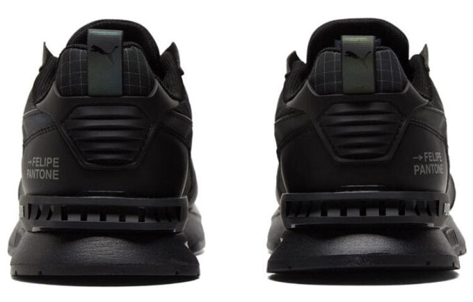 Felipe Pantone x Mirage Mox Tech “Negro iridiscente”