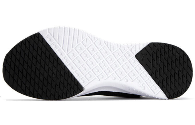 Flyer Flex Knit “Negro y blanco”