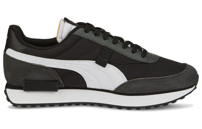 Future Rider juega con “Black”