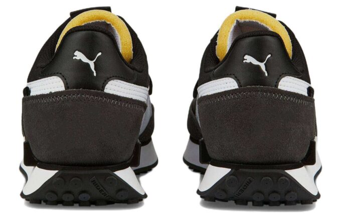 Future Rider juega con “Black”