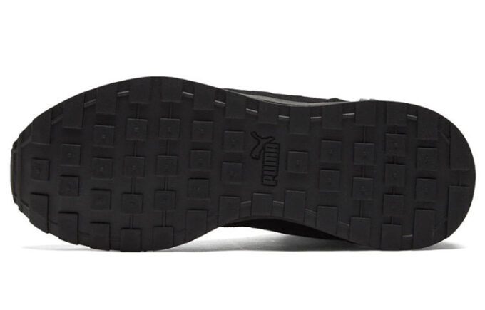 Graviton Mid “Triple Negro”
